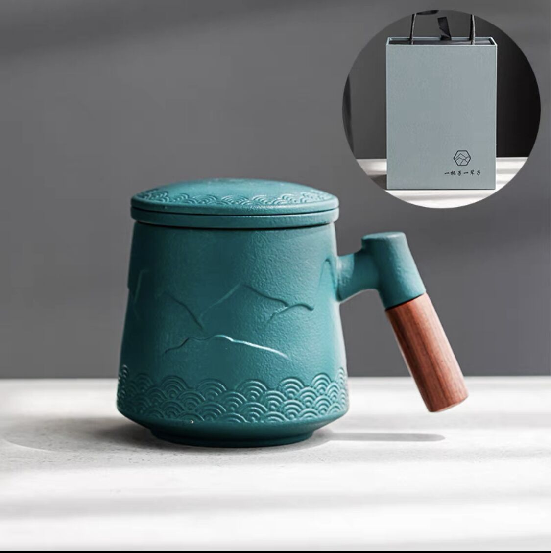 Keramische Teetasse mit Infuser und Deckel