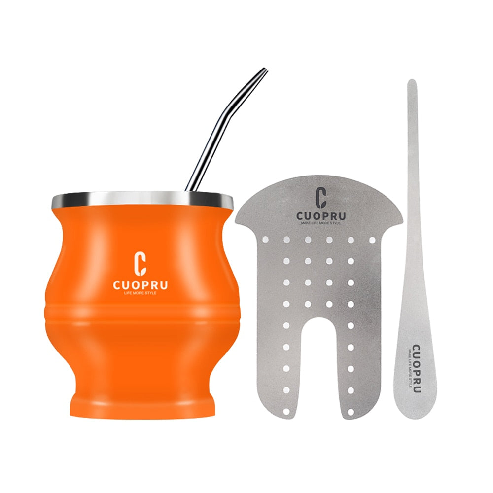 Das Yerba Mate-Set enthält eine doppelwandige Mate-Teetasse aus Edelstahl, eine Bombilla Mate (Strohhalm), einen Reinigungspinsel und einen Teetrenner