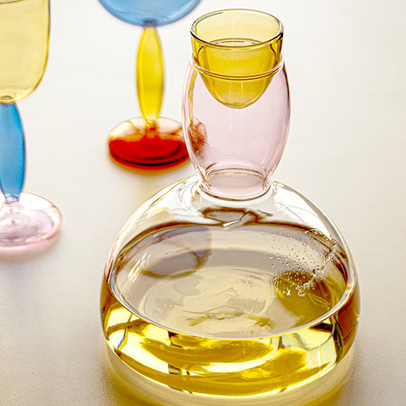 Kelch und Karaffe aus farbigem Glas von Phillips