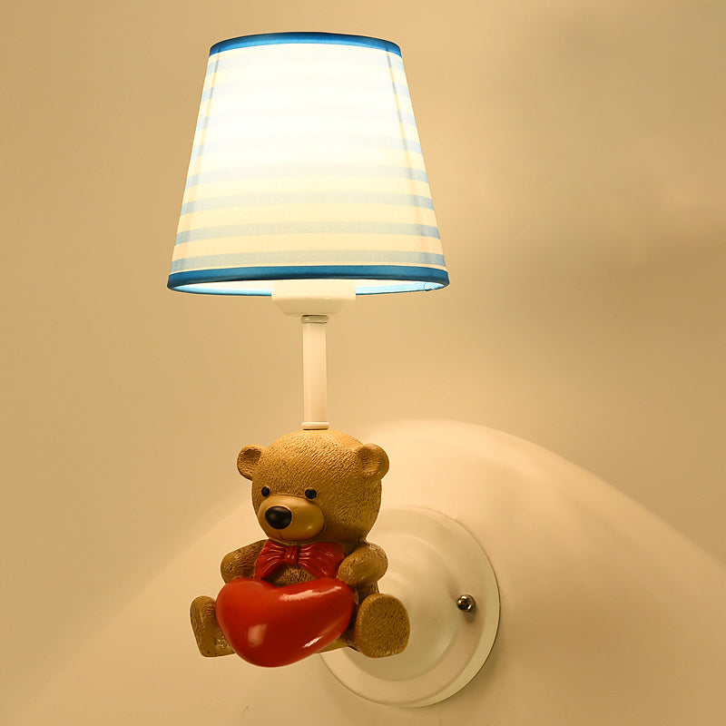 Zeitgenössische kreative Cartoon-Resin-Einhorn-Stoffschirm 1-Licht-Kinder-Wandlampe für das Schlafzimmer