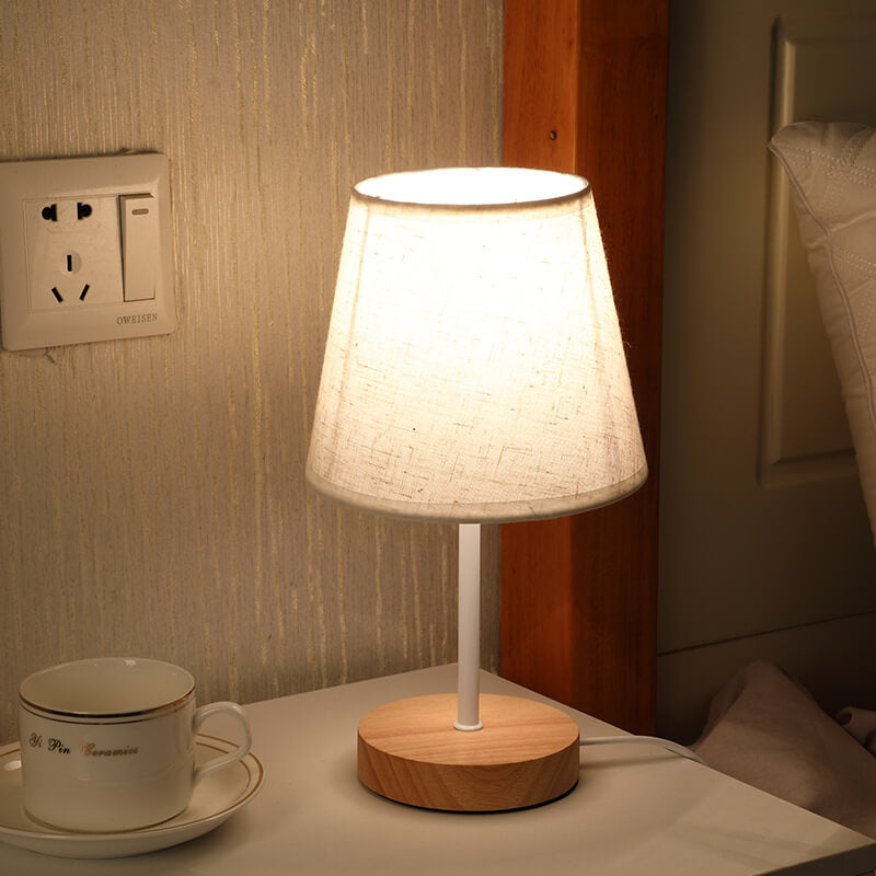 Nordic Vintage Stoffkonus Massivholz LED Tischlampe