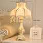 Frendorf | Vasora Europäische Tischlampe | Traditionelles Design | Vase aus Harz | Stoffschirm | Schlafzimmerbeleuchtung