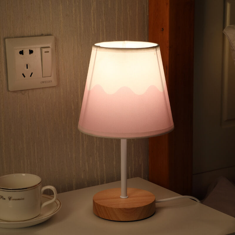 Nordic Vintage Stoffkonus Massivholz LED Tischlampe