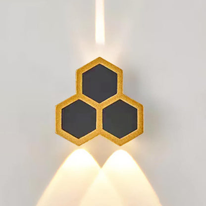 Frendorf | LumoHex Prime | Modernes Outdoor LED Wandlicht | Hexagon Schwarz-Gold Kombination