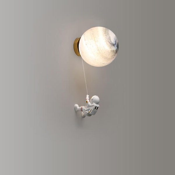 Frendorf | AstroLuxe Kreatives Astronaut Wandlampe | Eisen- und Harzdesign | Einzigartige Beleuchtung für Schlafzimmer | Stimmungslicht