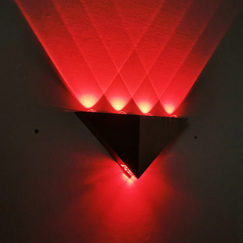 Frendorf | TriLumina Prisma LED Wandleuchte | Kreatives Pyramidendesign | Aluminium & Acryl | Farbige Lichtoptionen