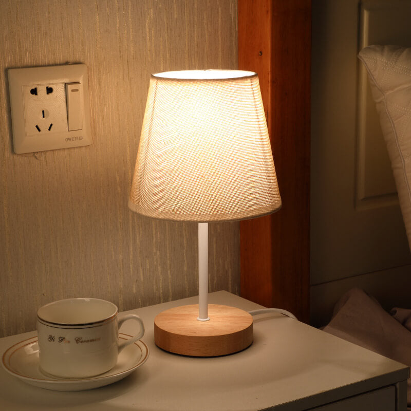 Nordic Vintage Stoffkonus Massivholz LED Tischlampe