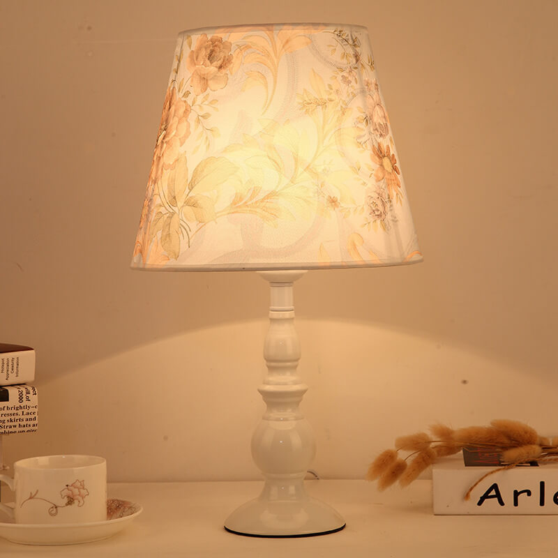 Frendorf | LiliaBloom Exklusive Tischlampe mit Stoffschirm | Blumenmotiv | Vase-Design | LED-Dimmfunktion | Elegante Beleuchtung für Zuhause