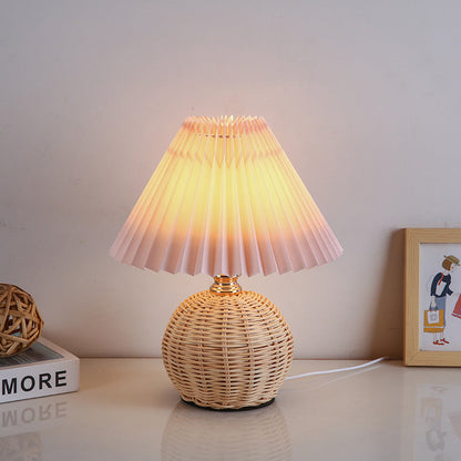 Frendorf | RattaLume Nordic LED Tischlampe | Geflochtenes Rattan & Faltstoffschirm | Stimmungslicht | Deko fürs Schlafzimmer