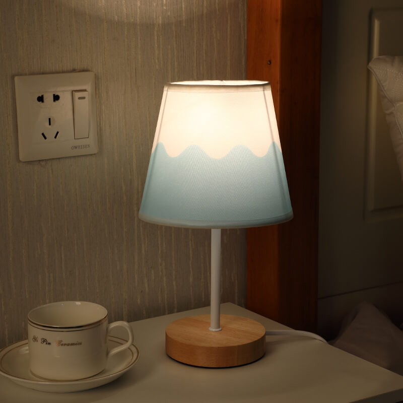 Nordic Vintage Stoffkonus Massivholz LED Tischlampe