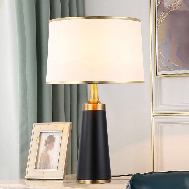 Moderne Übergangs-Zylinder-Eisen-Stoff 1-Lampe Tischlampe für das Wohnzimmer