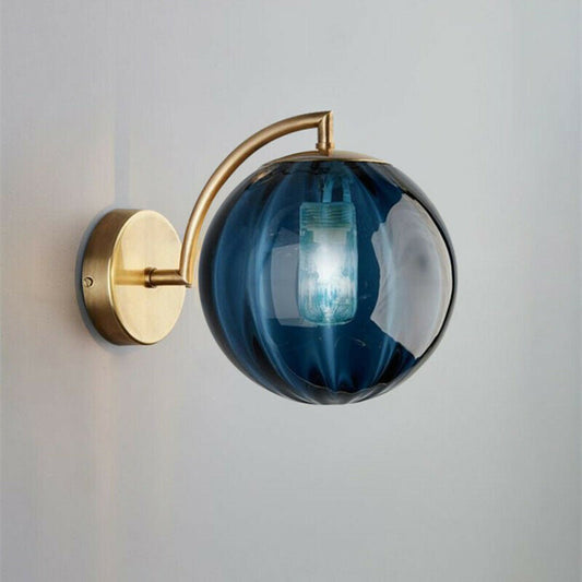 Zeitgenössische skandinavische runde Kugel Eisen Glas 1-Licht Wandlampe für Wohnzimmer