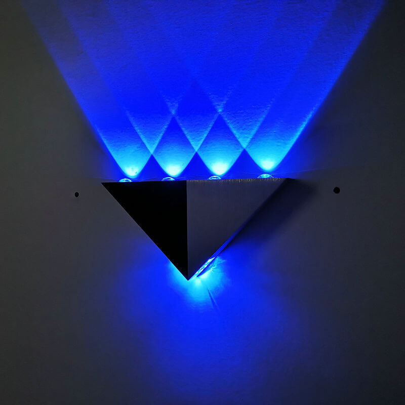 Frendorf | TriLumina Prisma LED Wandleuchte | Kreatives Pyramidendesign | Aluminium & Acryl | Farbige Lichtoptionen