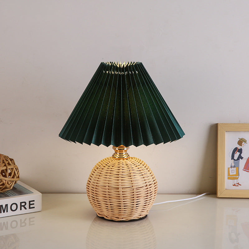 Frendorf | RattaLume Nordic LED Tischlampe | Geflochtenes Rattan & Faltstoffschirm | Stimmungslicht | Deko fürs Schlafzimmer