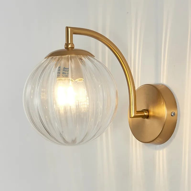 Zeitgenössische skandinavische runde Kugel Eisen Glas 1-Licht Wandlampe für Wohnzimmer