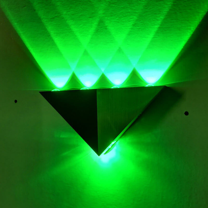 Frendorf | TriLumina Prisma LED Wandleuchte | Kreatives Pyramidendesign | Aluminium & Acryl | Farbige Lichtoptionen