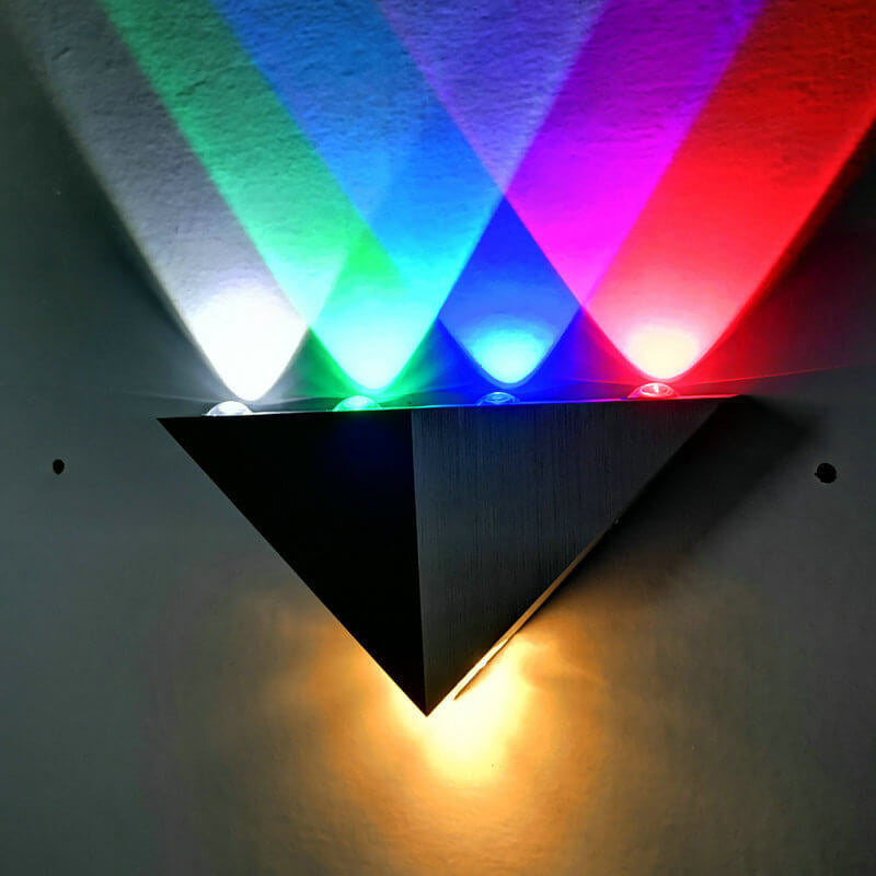 Frendorf | TriLumina Prisma LED Wandleuchte | Kreatives Pyramidendesign | Aluminium & Acryl | Farbige Lichtoptionen