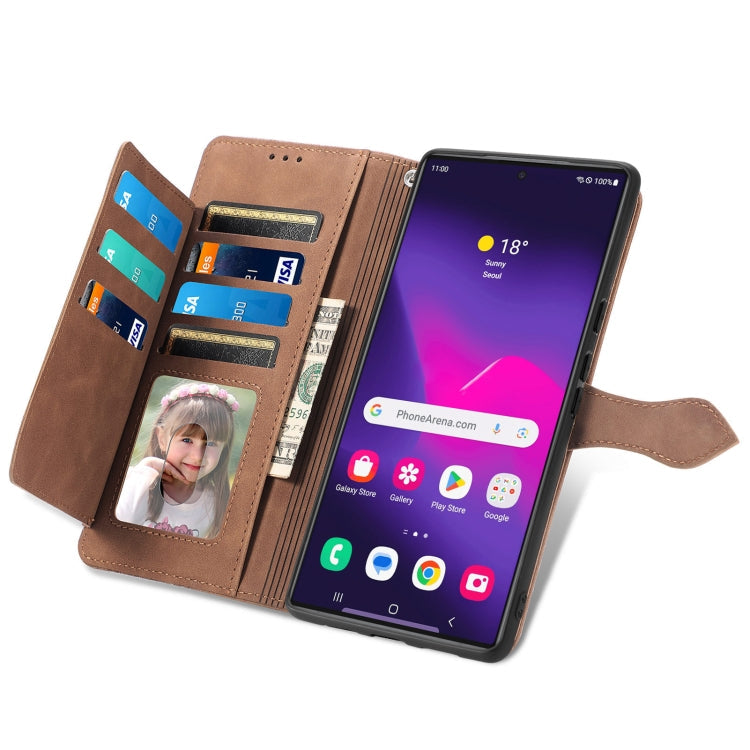Frendorf | Für Samsung Galaxy S24 Ultra 5G Prägung Blume Reißverschluss Leder Handyhülle (Braun)