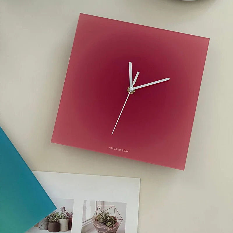 Quadratische Wanduhr ohne Zahlen aus Acryl