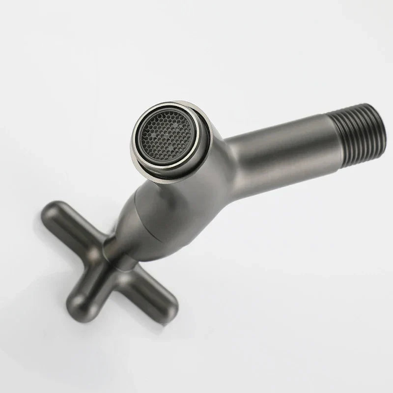 Frendorf | BrassFlow – Wandmontierter Kaltwasserhahn aus massivem Messing