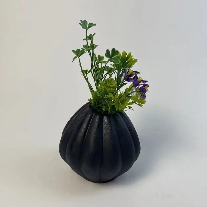 Europäischer und amerikanischer Stil kreative Harz Kunstvase gestreiftes Design Wohnkultur Wohnzimmer Dekoration Vase