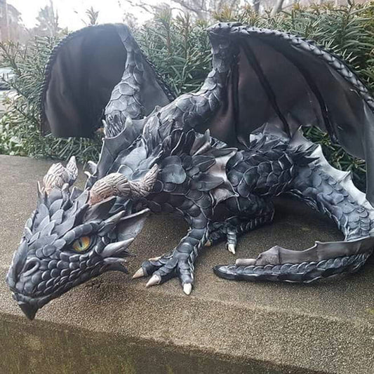 Hockende Drachenwächter-Statue: Gotische Außendekoration