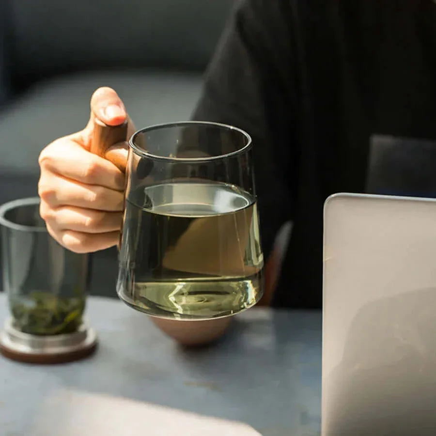 Ultramoderne Glas-Teetasse mit Filter und Deckel