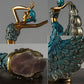 Frendorf | Elegante Federndanzskulptur in Gold und Blau