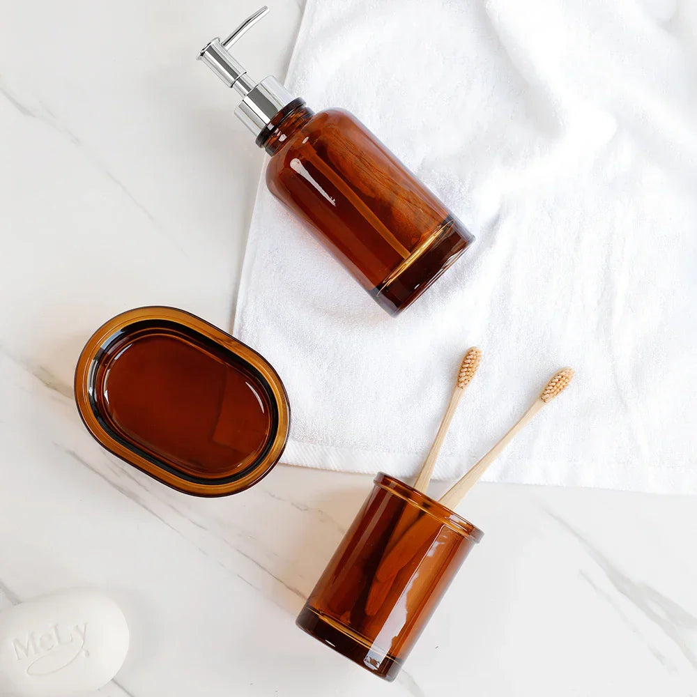 Frendorf | AquaSet Glas Badezimmer-Set | 4-teilig | Elegantes Apotheker-Design | Seifenspender, Zahnbürstenhalter & Zubehör