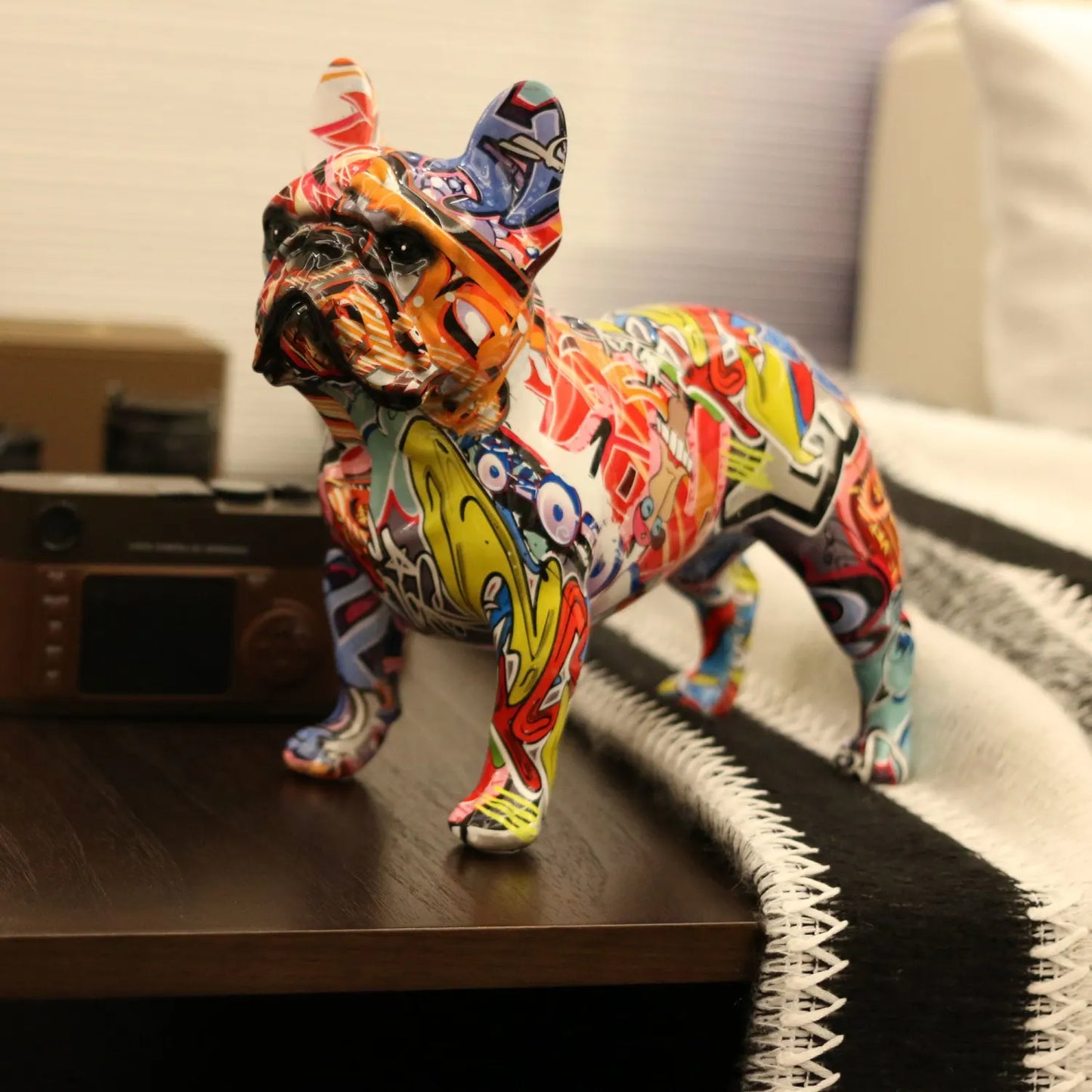 Bunte stehende Französische Bulldogge, Kunstharz-Statue, Dekoration, Haustier-Hund, DIY-Graffiti-Kunsthandwerk, Desktop-Tierstatue-Ornament.