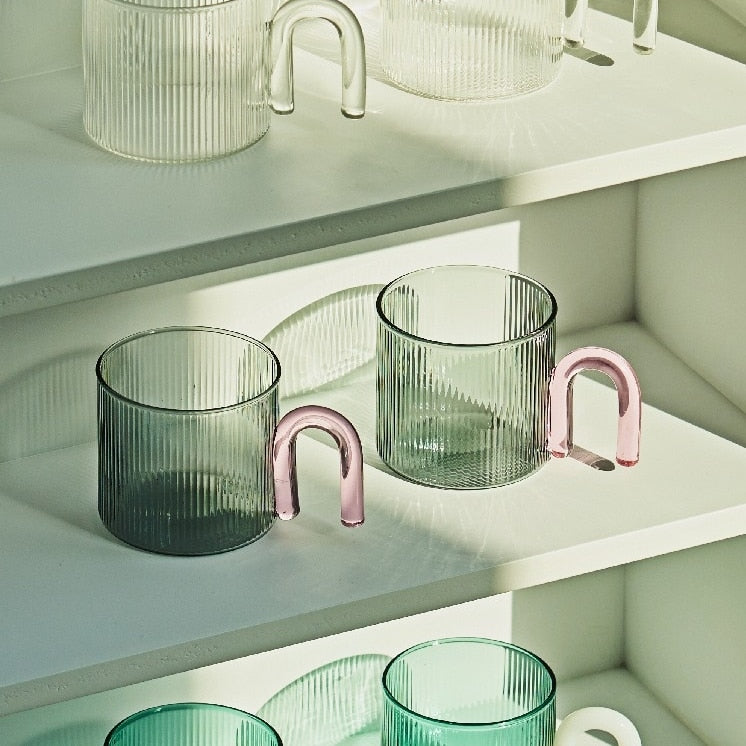 KLARE WELLENGLAS TASSE