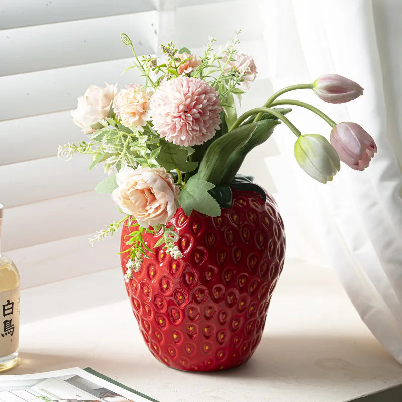 Hässliche Erdbeer Vase