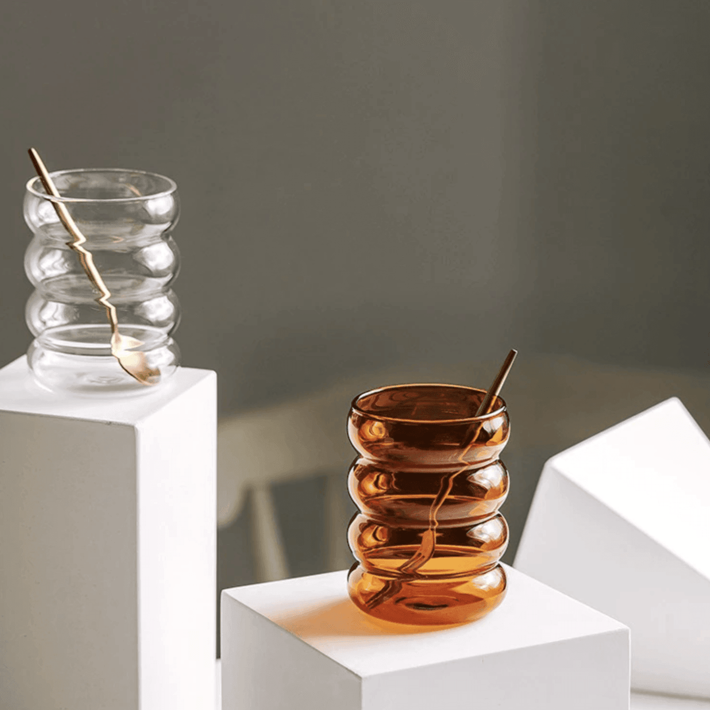 Frendorf | Bubblivio Bunte Glas-Getränkebecher | Handgefertigt | Einzigartiges Design | Perfekt für stilvolle Getränkepräsentation