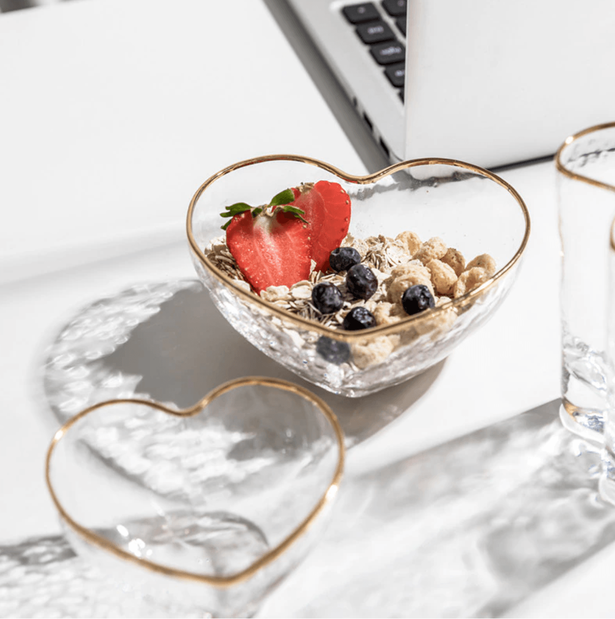 Frendorf | HeartGold Glasgeschirr Set | Herzform Schale & Trinkglas | Goldrand Design | Stilvolle Tischdeko
