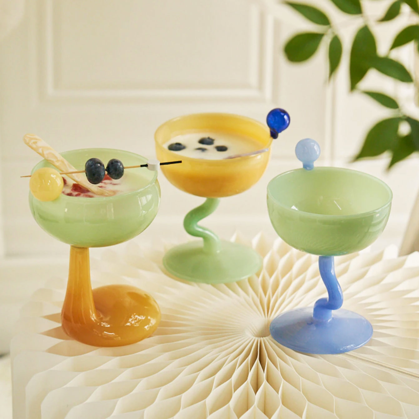Wavy Weinglas und Globe