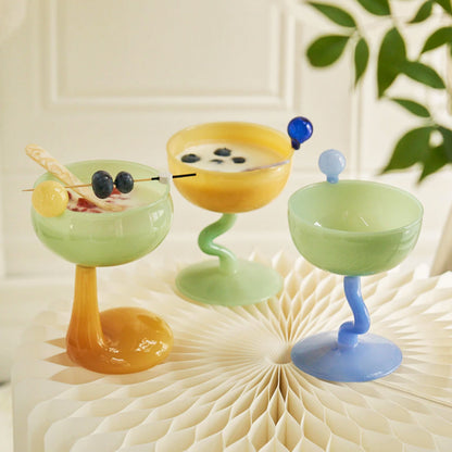 Wavy Weinglas und Globe