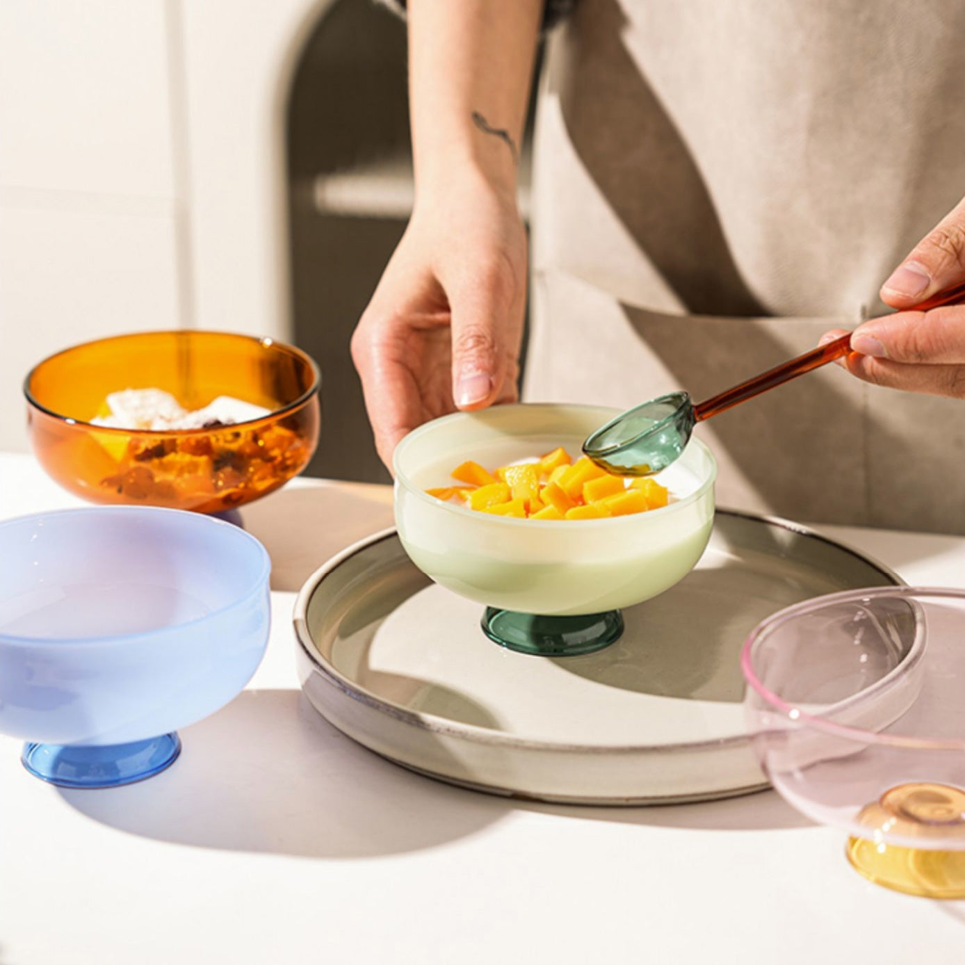 Bunte Borosilikat-Dessertschale mit Löffel
