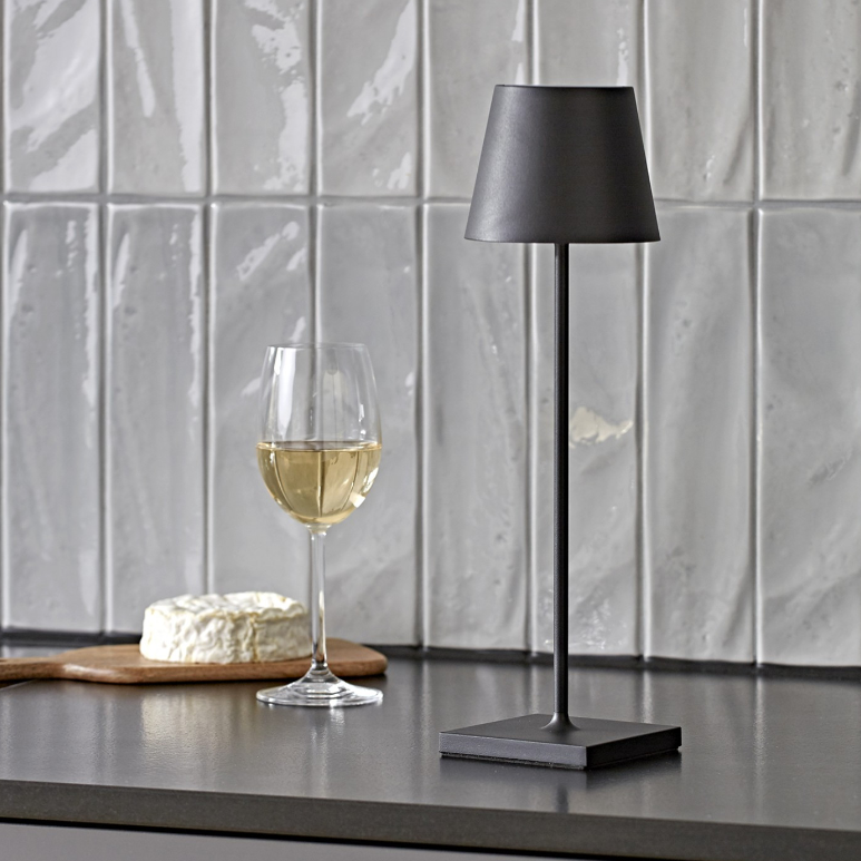 Frendorf | AuraLuxe | Dimmbare hohe Tischlampe