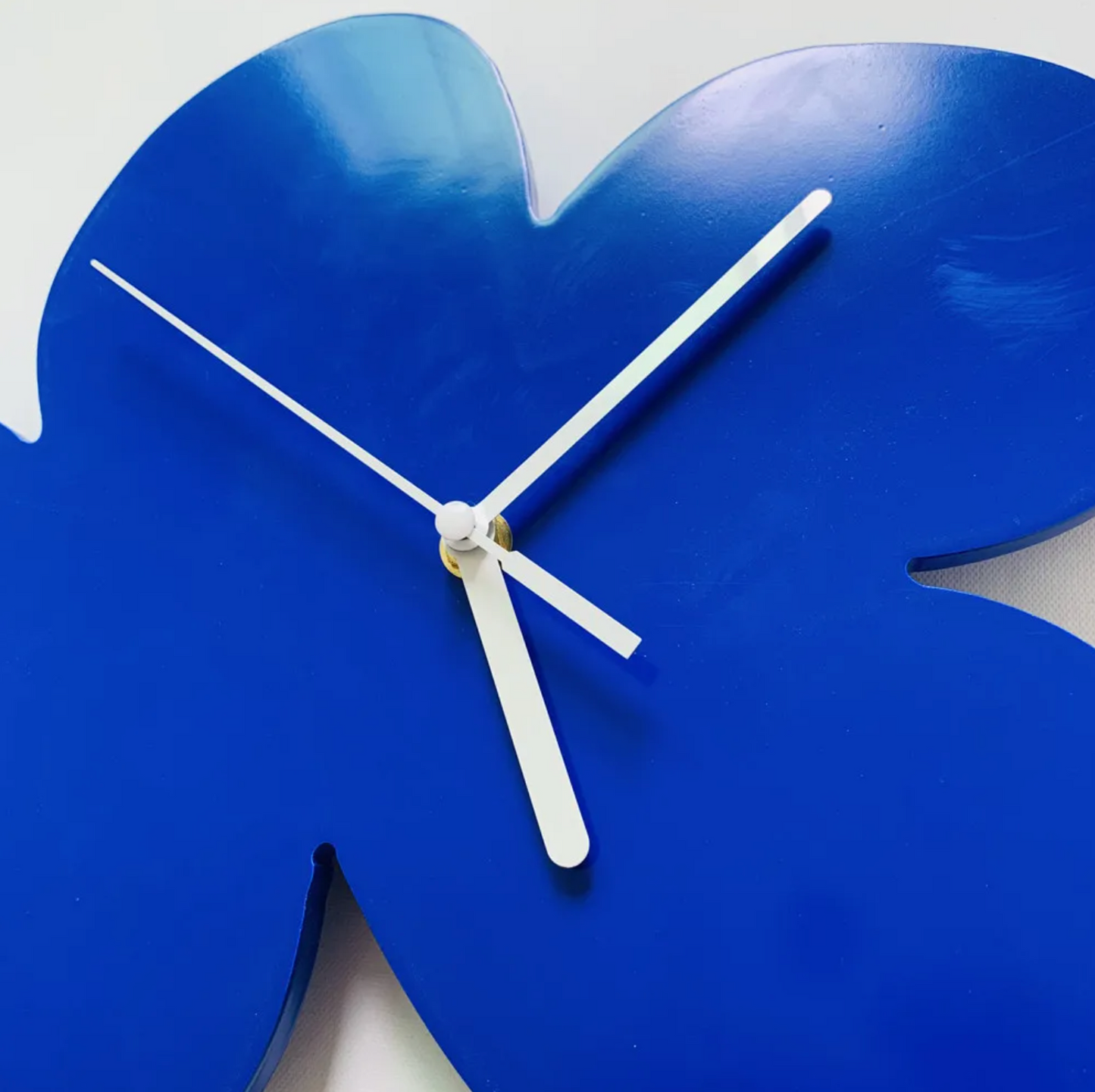 Klein Blaue Geometrische Wanduhr