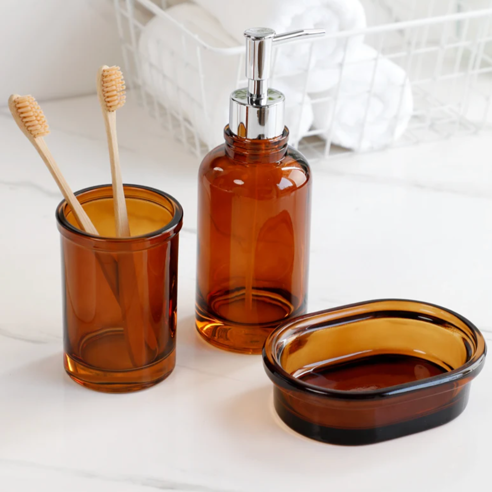 Frendorf | AquaSet Glas Badezimmer-Set | 4-teilig | Elegantes Apotheker-Design | Seifenspender, Zahnbürstenhalter & Zubehör