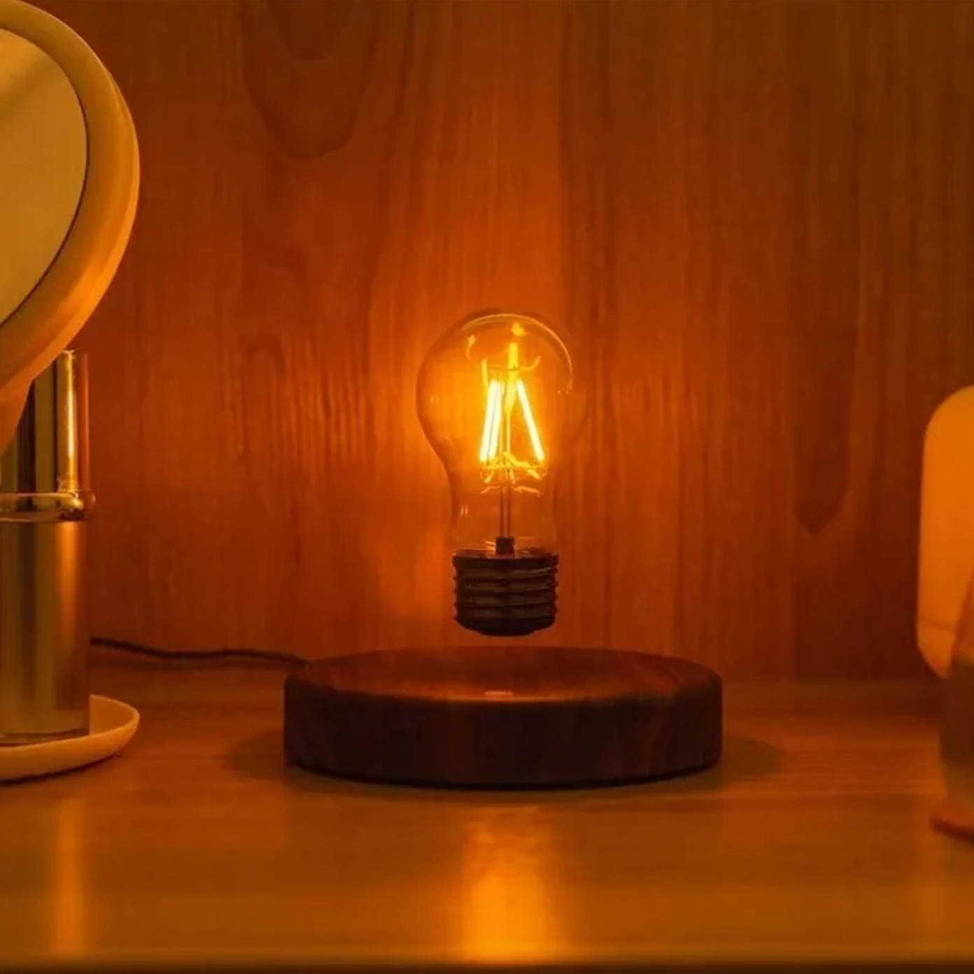 Frendorf | LumoFloat Schwebende LED Glühbirne | Magnetische Tischlampe | Modernes Design | Dekoratives Highlight