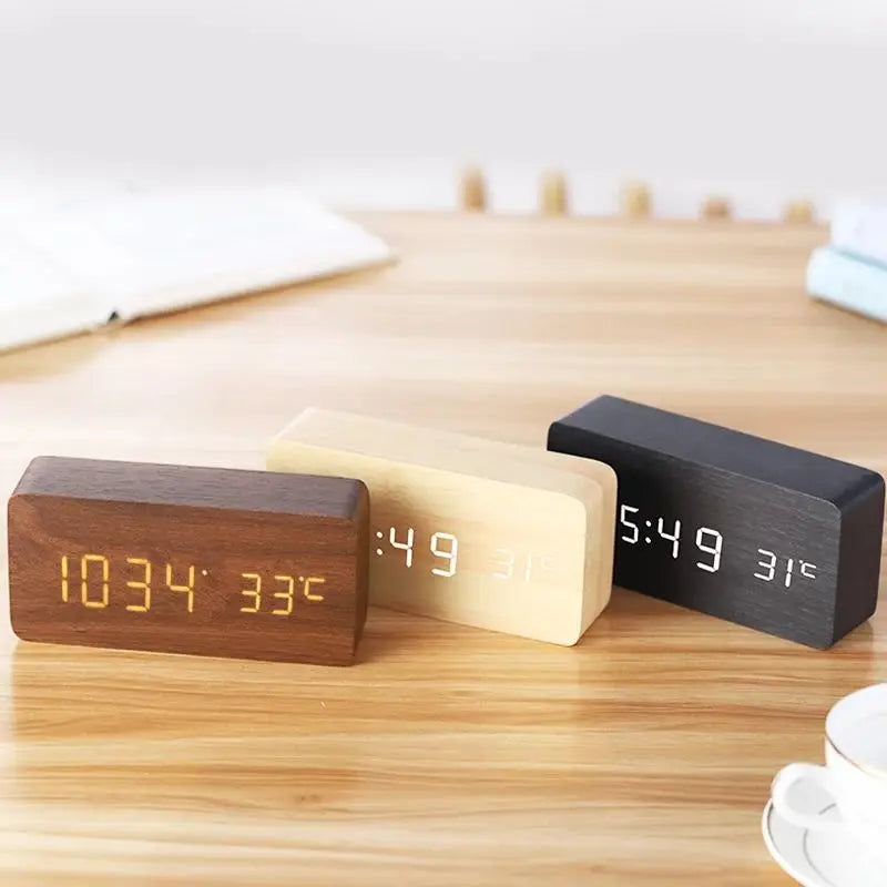 Frendorf | TimeWood | Digital Holz-Uhr mit LED-Display, Stille-Funktion & modernem Design
