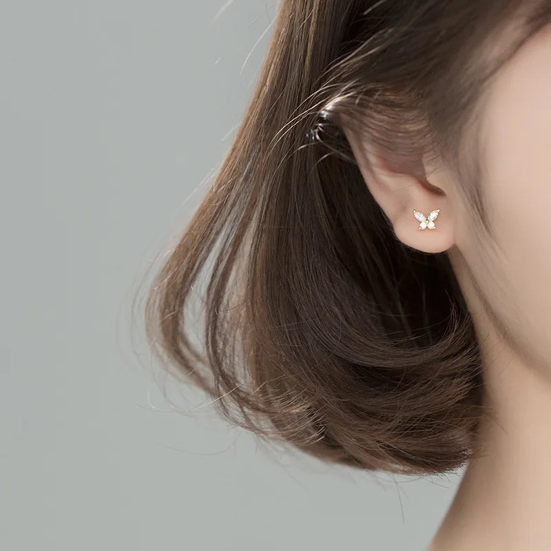Frendorf | 925 Sterling Silver Romantische Mini Schmetterling Weiße Zirkon Stecker Ohrringe für Frauen Schicke Hochzeits Piercing Schmuck Geschenk
