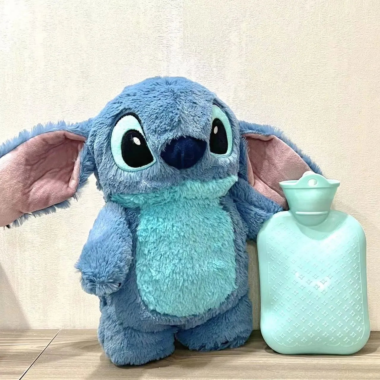 Frendorf | Kawaii Turo Lilo Stitch Kuscheldecke mit Wärmflasche.