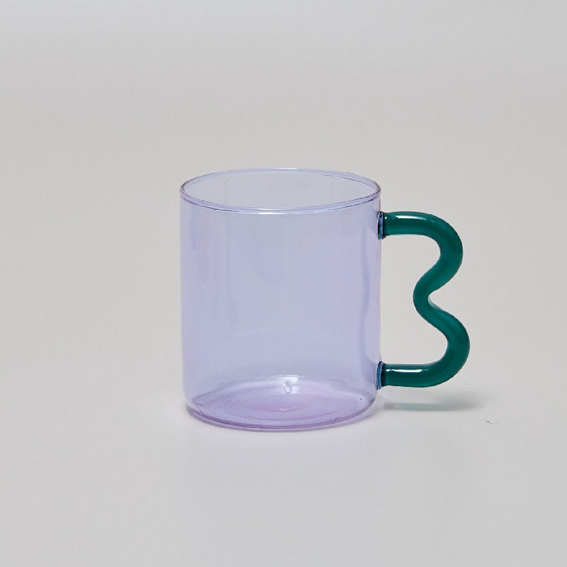 DUNKELFARBENES GLASBECHER