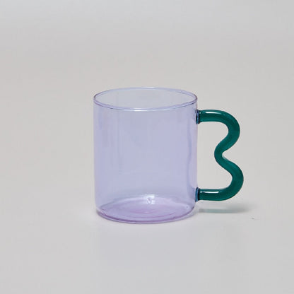 DUNKELFARBENES GLASBECHER