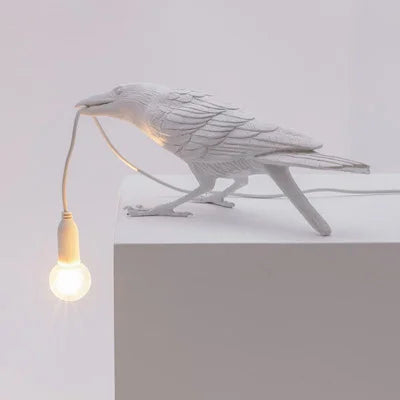 Frendorf | Moderne Lucky Bird Tischlampe – Kreatives Harz Tierdesign für Schlafzimmer und Wohnzimmer