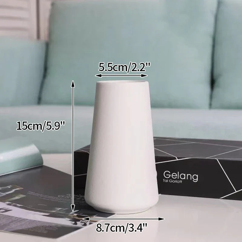 Minimalistische Keramik Blumenvase