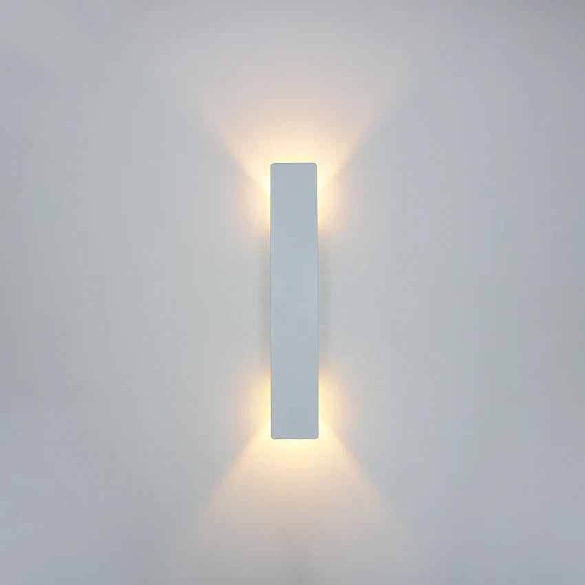 Frendorf | 18W LED Wandleuchte – Moderne Auf- und Abwärts-Wandleuchte für Schlafzimmer, Wohnzimmer, Küche und Eingangsbereich, Schwarz & Weiß, 2-Lichtquelle