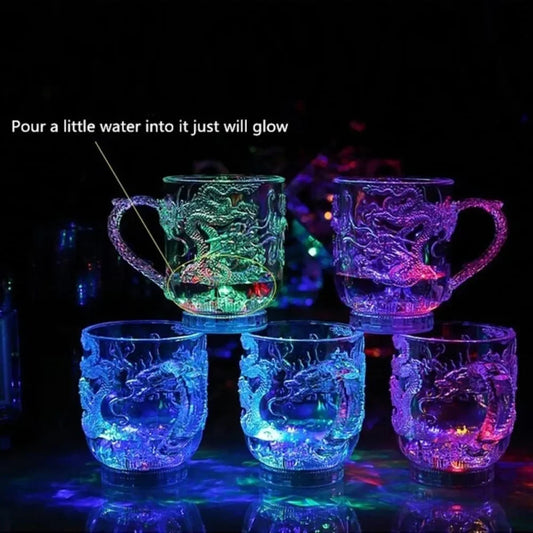 1 Stück Farbwechsel Leuchtende LED Drachen Tasse Wasser Aktiviert Lichter Bier Kaffee Milch Tee Wein Whiskey Bar Becher Reise Kreatives Geschenk
